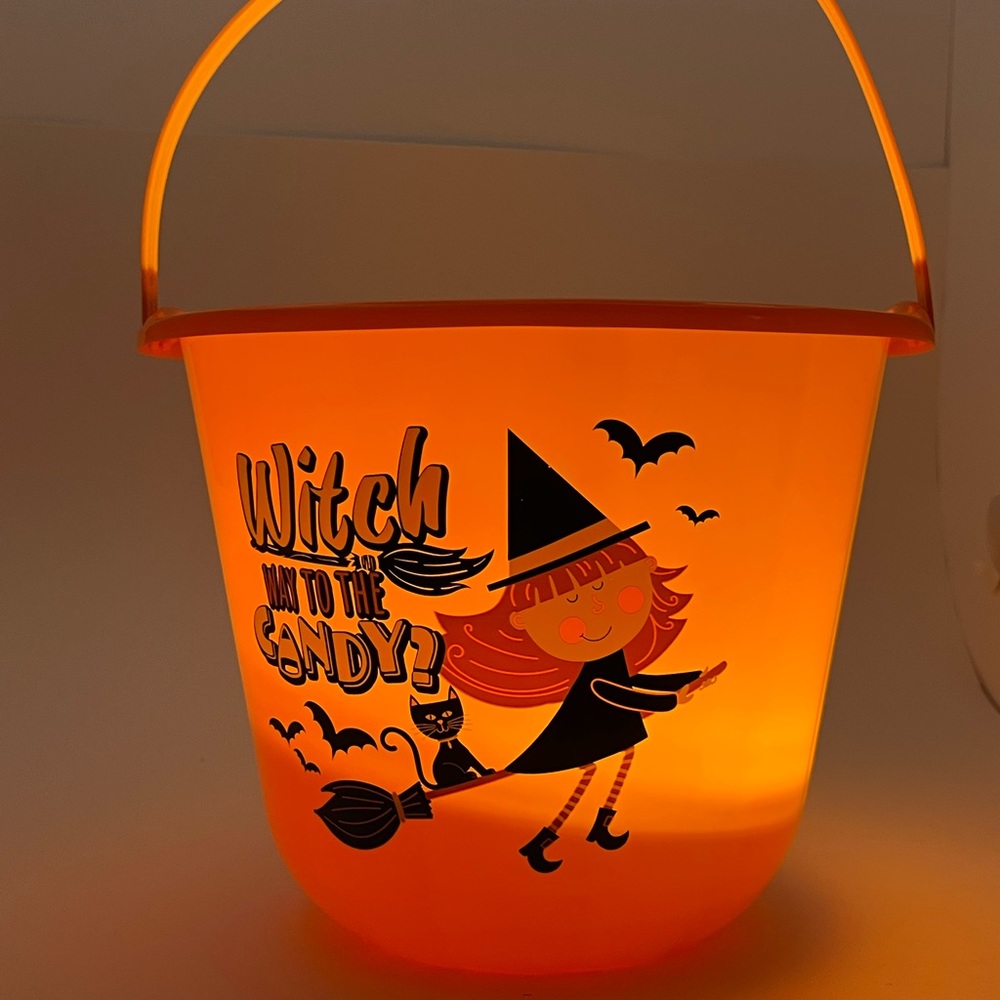 NWT light up Trick or Treat bucket orange safety push light-new in package - Picture 3 of 8